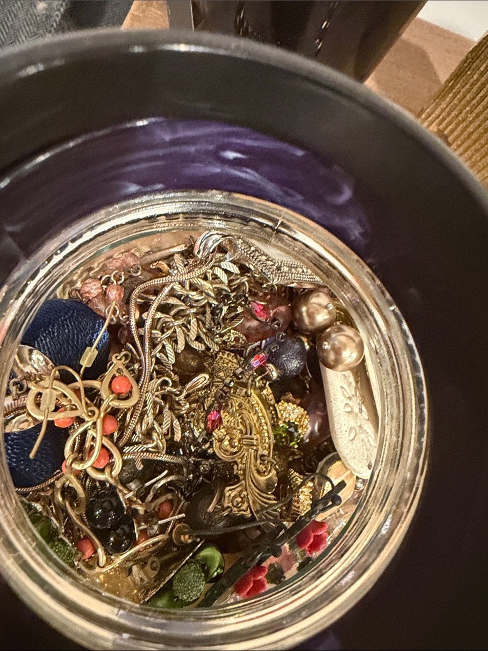 Midnight Garden: An Olivia Welles statement mystery journey of jewelry - Picture 8 of 11